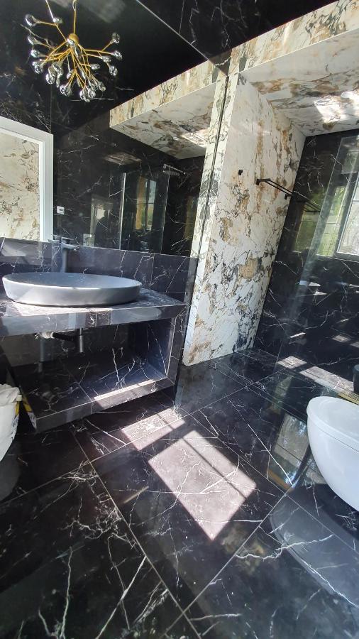 Monte Carlo Boutique Hotel 斯维诺乌伊希切 外观 照片