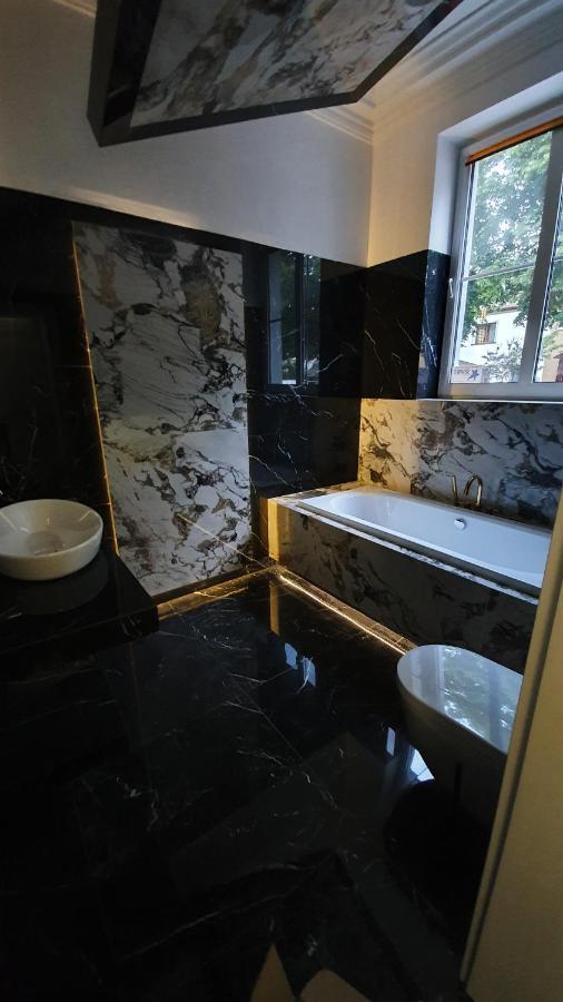 Monte Carlo Boutique Hotel 斯维诺乌伊希切 外观 照片
