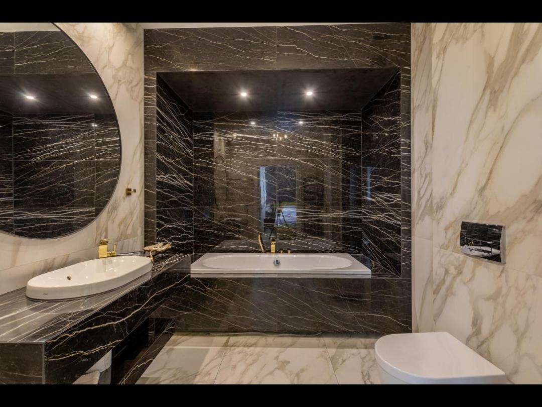 Monte Carlo Boutique Hotel 斯维诺乌伊希切 外观 照片
